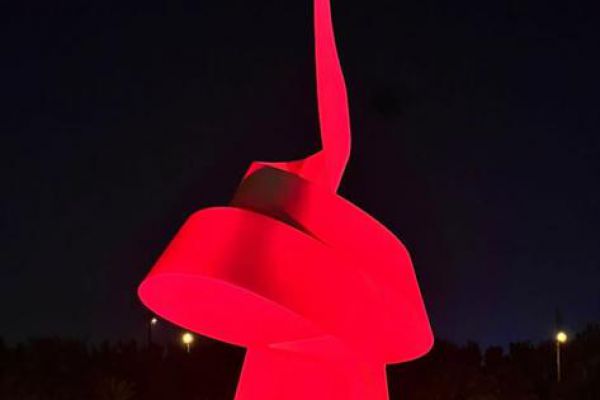 On the occasion of International Thalassemia Day (House of Wisdom) in Sharjah was also spectacularly lit in red 